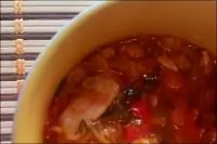 Острый суп с копченой курицей