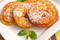 Яблоки, жаренные в кляре