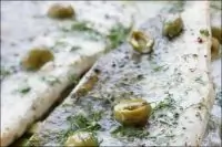 Белая рыба с начинкой из каперсов и оливок