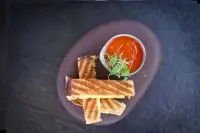 Томатный суп c жареным сыром