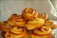 Сдобные булочки с ванильным пудингом