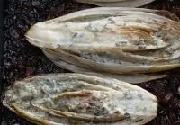 Запеченный цикорий с рокфором