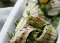 Молодые кабачки с мятой и лаймом