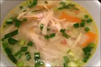 Куриный суп с рисом и зеленым луком