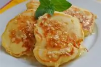 Постные яблочные оладьи с корицей