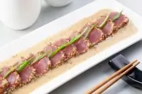 Тунец фурикакэ в соусе мустард