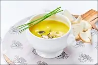 Куриный бульон со сморчками и черным трюфелем