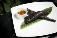 Дорада на пару в листьях нори