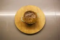 Грибное фрикасе под куполом из слоеного теста