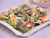 Зеленый салат с сельдью и горчичной заправкой