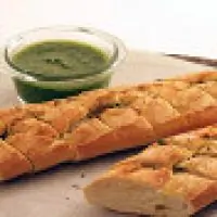 Багет с моцареллой и песто