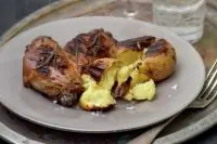 Бедрышки цесарки с картофелем и розмарином
