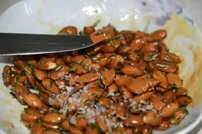 Соленые орешки с травами от Джейми Оливера