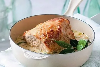 Свиная шейка, тушеная в молоке