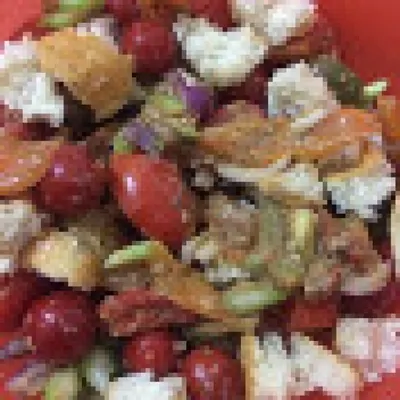 Салат из трех видов помидоров