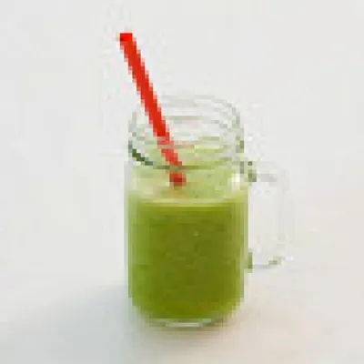 Зеленый смузи со шпинатом и ананасом