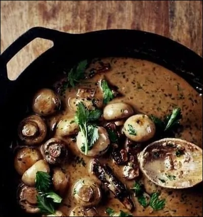 Свиная вырезка с грибным соусом и пюре с хреном