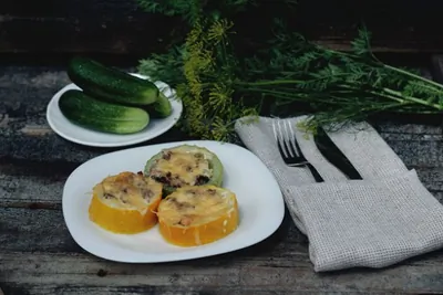 Кабачки с фаршем и грибами