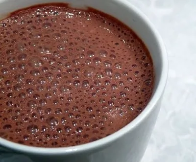 Горячий молочный шоколад с перечной мятой