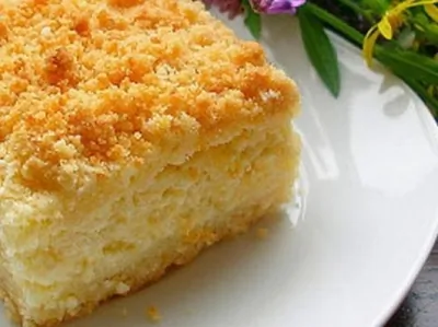 Рассыпчатый яблочно-творожный пирог с орехами