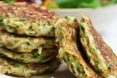 Кабачковые оладьи с сыром и орегано