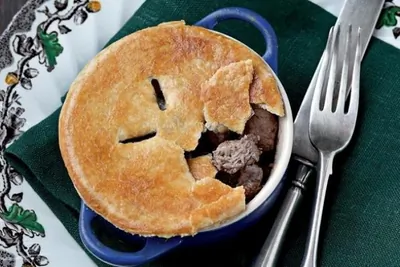 Английские пироги с цесаркой и потрошками