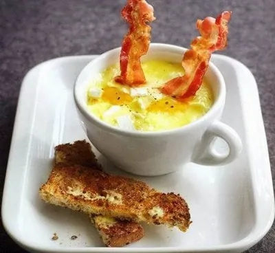 Запеченные яйца с грибами и сыром бри от шефа Джино Д’Акампо