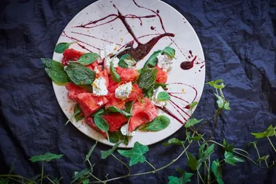 Салат с арбузом и сыром Рикотта