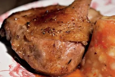 Утиные ножки с чатни из бананов