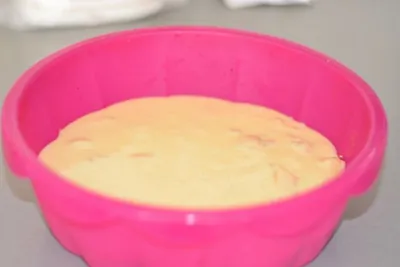 Пирог с яблоками и сгущенкой