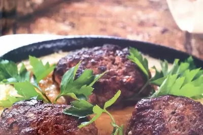 Биточки в омлете