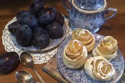 Розы в слоенном тесте