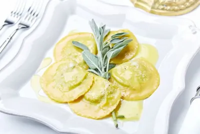 Равиоли со шпинатом и пармезаном