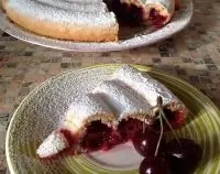 Необычный вишневый пирог на кефирном тесте