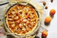 Абрикосовый тарт с миндальными хлопьями