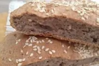 Хлеб из гречневой муки с кунжутом