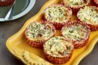 Яичные мини-запеканки из цесарки