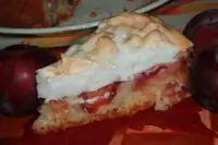 Сливовый пирог с меренгами