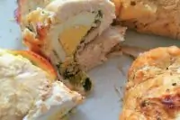 Куриная грудка с яйцом, шпинатом и сыром