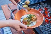 Печеный картофель с соусом Дзадзыки