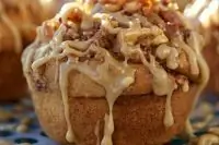 Яблочные маффины на кефире с карамелью