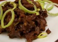 Телятина с джемом из лука