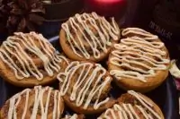 Улитки с грецкими орехами и корицей