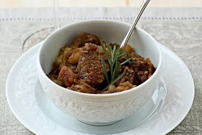 Печенка цесарки с луково-яблочным соусом