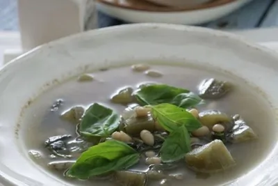 Фасолевый суп с баклажанами и белым вином