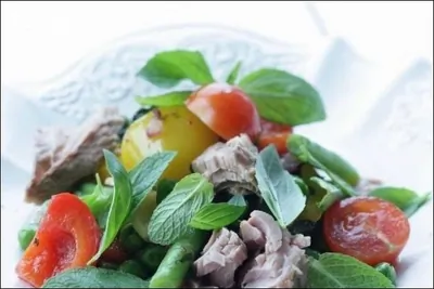 Салат с тунцом, сладким перцем и стручковой фасолью
