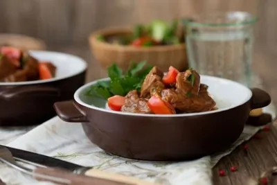 Гуляш из говядины в мультиварке