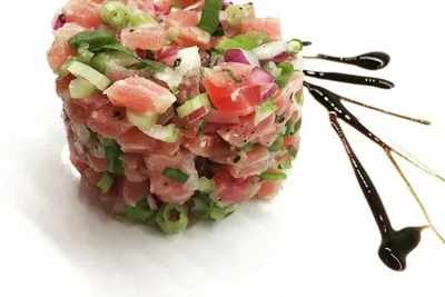 Тартар из тунца с бальзамическим соусом