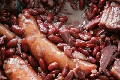 Тушеная фасоль с домашней колбасой