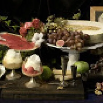 Десерт с фруктами и козьим сыром